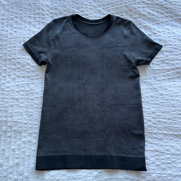 Lululemon  Swiftly Breathe Short Sleeve Camo Vented Camo Black/Asphalt Grey Sz 6 - Picture 7 of 7